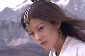 天龙八部中，武功在乔峰之上的有7人，但是能胜他的仅有一个图片