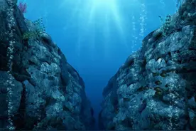 马里亚纳海沟1万米深处的水还是液态的吗？这一海沟有多奇妙？图片