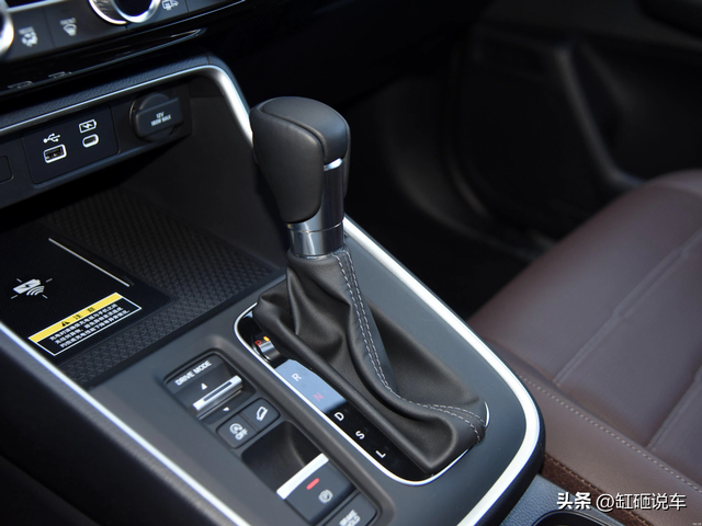 省油实惠的合资SUV，年轻时尚空间大，才16万起，解读本田CRV