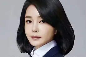 50岁的韩国新晋第一夫人颜值逆龄，身材和脸蛋像个十七八岁的少女图片