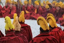 “班禅”和“达赖”是一个意思吗？他们是什么关系？谁的地位更高图片