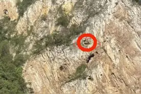 四川一悬崖山洞现神秘人员生活痕迹，是隐居的世外高人在此修行？图片