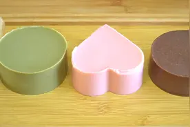 想吃慕斯蛋糕不用买，有冰箱就能做，香浓丝滑，在家也能做大厨图片