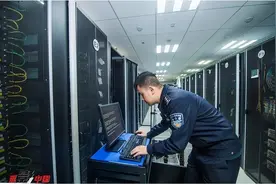 两个人使用微信进行“私聊”，网警能看到聊天记录吗？图片