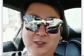 童星叮当开豪车出游，车型曝光获网友感叹条件好，在北京有四合院图片