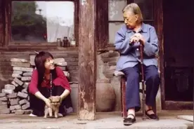 看过《我们俩》之后才明白，晚年的依靠不是老伴，也不是子女图片