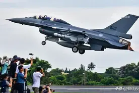 台湾省F16V战机，与解放军的歼10C，到底有多大的差距？图片