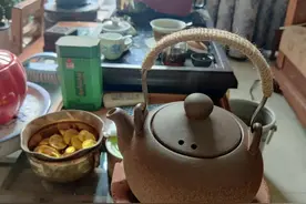 红泥小火炉｜一个炉子过一天，成年人的过家家新鲜有趣图片