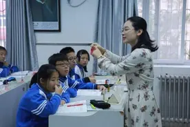 老师寒暑假期将被取消，改成早八晚五？高中老师：我还挺期待的图片