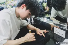 周深线上演唱会，热度持续发酵，因高情商举动，再次刷爆朋友圈图片