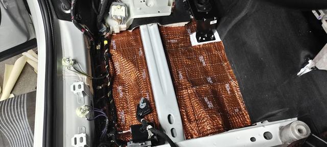 谁说隔音必须做全车才有效果?沃尔沃xc60升级俄罗斯阿德萨隔音