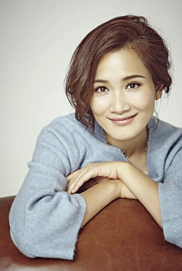 潘雨辰：与侯勇离婚后，独自抚养女儿，那段婚姻让她不堪回首
