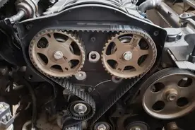 汽车的正时皮带、正时链条，多久必须换一次？不能超过这个里程图片