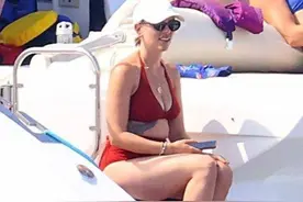 斯嘉丽：和第三任丈夫出海游玩，身材已变样，但两人却很恩爱图片