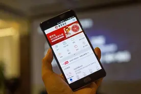 银行卡要不要开通短信通知？多亏银行人员提醒，好多人想错了图片