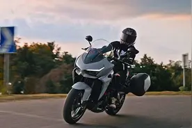 升仕大头罩巡航350VX发布，号称漆水做工不输金翼！售价24800元图片