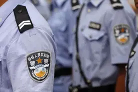 乡镇公务员和警察，选哪个更好？图片