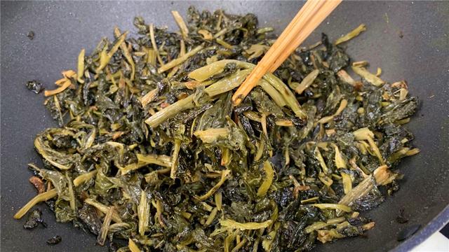 冬季，吃萝卜不如吃芥菜，营养极高，正当季，晒干炖肉吃特香
