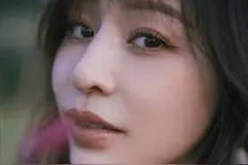 中国身高最矮的10位女歌手排行，第1名虽然很矮，却像是巨人一样图片