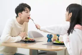 确定了，法律明令禁止未成年人进入ktv 以后出去嗨可以不带娃了图片