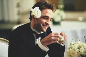 恋爱5年，“暮光男”官宣当爹，网友：他俩啥时候在一起的？图片