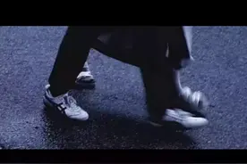 文案:“世间常态是念念不忘到妥协深藏.”图片