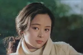 “弃夫”留学，凭借《庐山恋》荧幕第一吻走红的张瑜，如今还好吗图片
