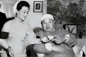 1953年他逃亡美国，随身带走7.5吨黄金，晚年遥望着中国喃喃自语图片