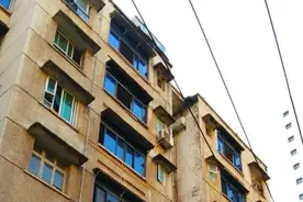 母亲把拆迁款500万全部给了儿子，却让女儿养老，说女儿疼人图片