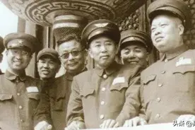 盘点八路军团级干部授衔：当年平起平坐，55年却差距很大图片