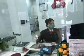 银行短信服务费，你每月还在扣款吗？这些银行不收了，望周知图片