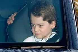 乔治遭遇“校园霸凌”？和查尔斯遭遇太像，威廉凯特看不过去图片