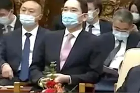 三星李在镕亮相央视新闻，温润如玉容貌出众，牢狱生活后更显精神图片