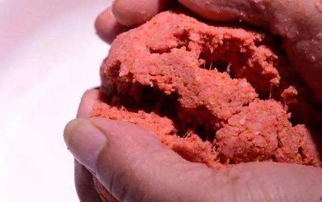 钓鱼小药有哪些种类？不懂千万别乱添加，否则反而可能钓不到鱼