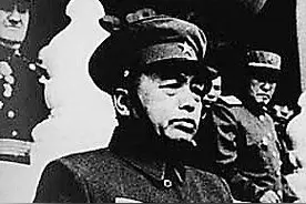 65年彭总被派到成都，本想看望爱将邓华，为何到了门前扭头便走？图片