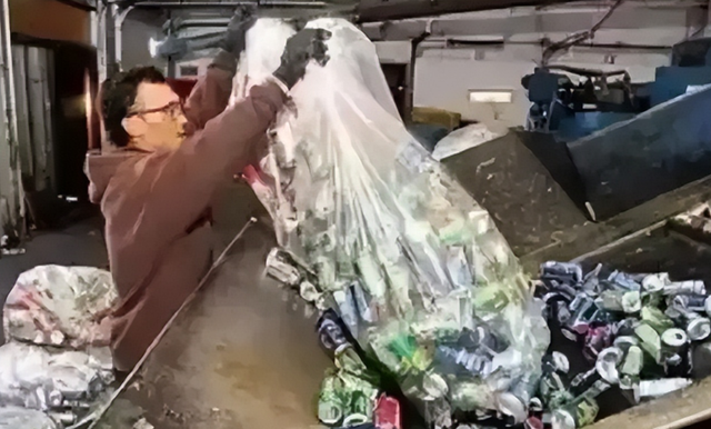 武汉设计院院长冷鸿升的荒唐人生：在美国拾荒7年后，惨死地下室