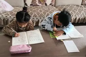 小学生全程用“英语”聊天，只为防止妈妈偷看，结果引众人调侃图片
