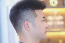 中年大叔别总剪“板寸”，试试这几种“铲青”发型，干练又帅气图片