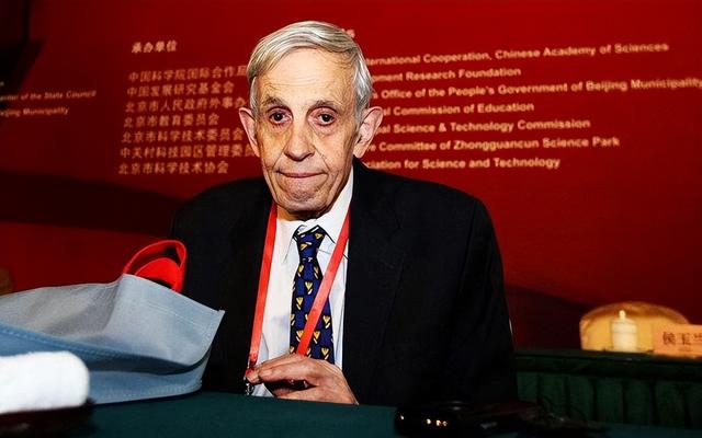 约翰.纳什:30年精神分裂症病史,被送进精神病院,妻子不离不弃
