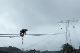 “疆电入渝”迎重要进展 哈密—重庆±800千伏特高压直流输电线路工程（重庆段）全线贯通图片