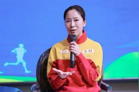 她是最孤独的奥运冠军，夺冠后没有掌声没有国旗，连教练也离场了图片