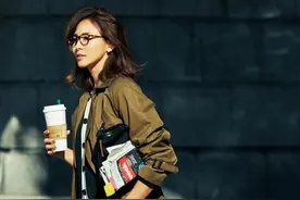 穿对“卡其色风衣”，我做对了什么？比穿搭技巧，这2招堪称一绝图片