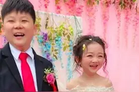 成都"袖珍美女"：32岁长得像10岁，2019年嫁"袖珍"老公，如今怎样图片