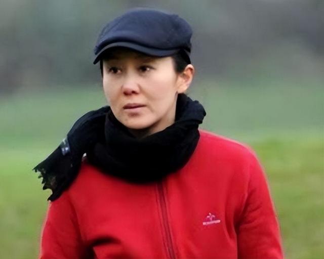 在认识徐帆之前,冯小刚已经有了一个护士老婆.