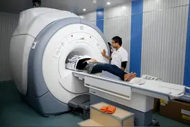 “核磁共振”不建议做？或许很多人还不明白，检查时要留意这3点图片