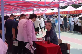 鹤壁市外国语中学举行2023年高校招生咨询会图片