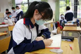 高三3次模考都没超过400分，还能考上本科吗？班主任这样说图片