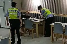 萌娃走失、多方相助，还在派出所偶遇了热心“小姐姐”图片