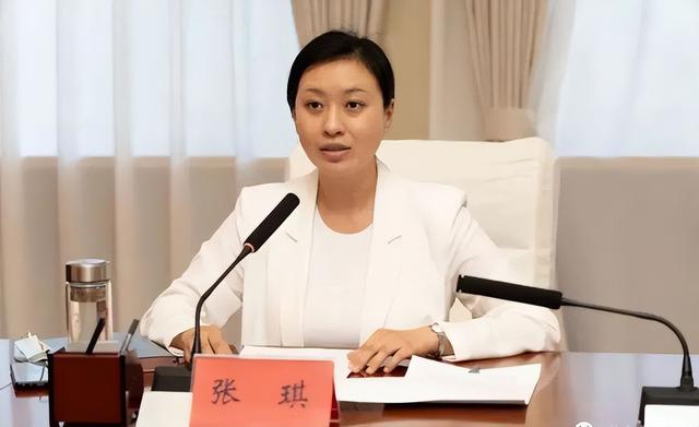 女孩清华博士毕业后，誓要造福百姓，现被称为中国最年轻的女县长