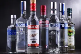 俄罗斯人天天必喝伏特加，俄罗斯每年因喝伏特加夺命多少人？图片